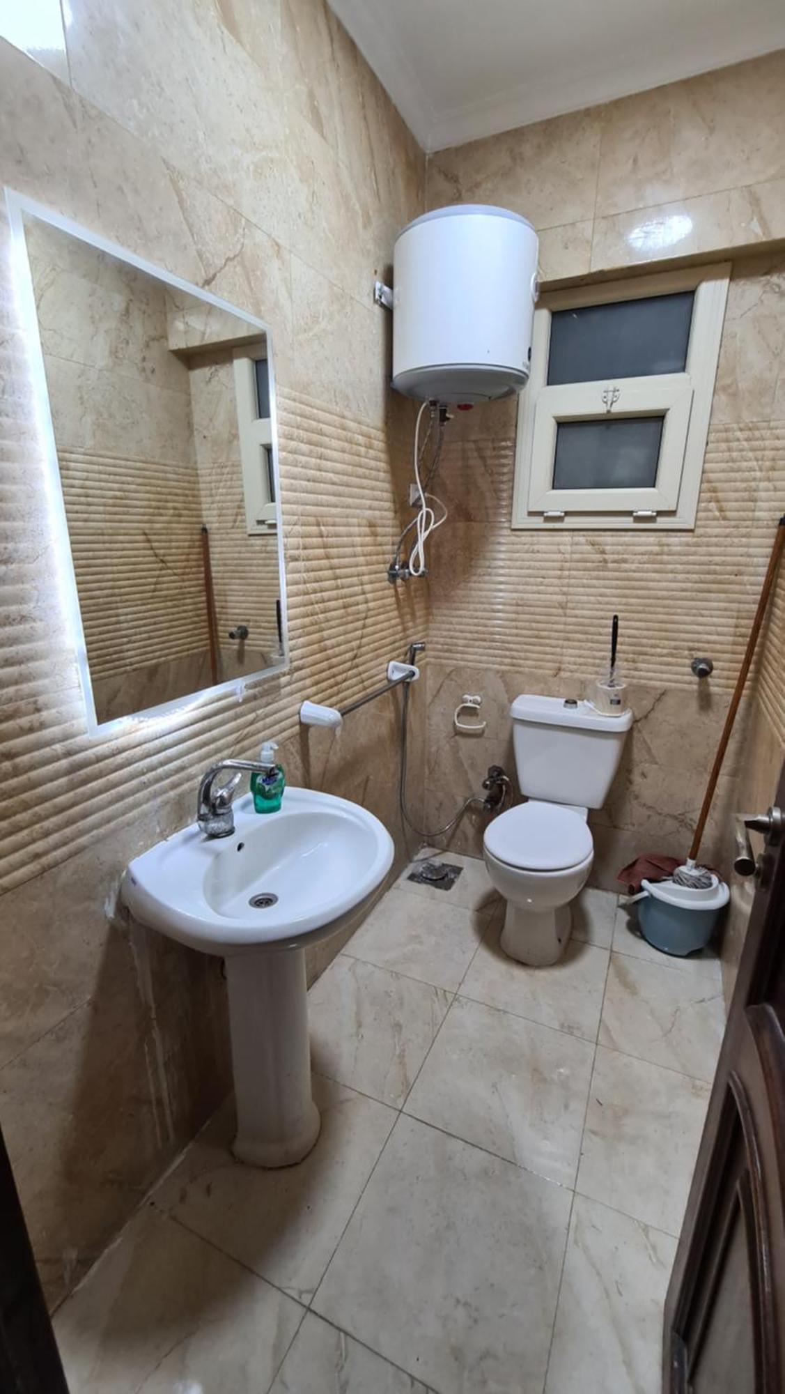 Midpoint Panoramic View - Families Only Apartment *