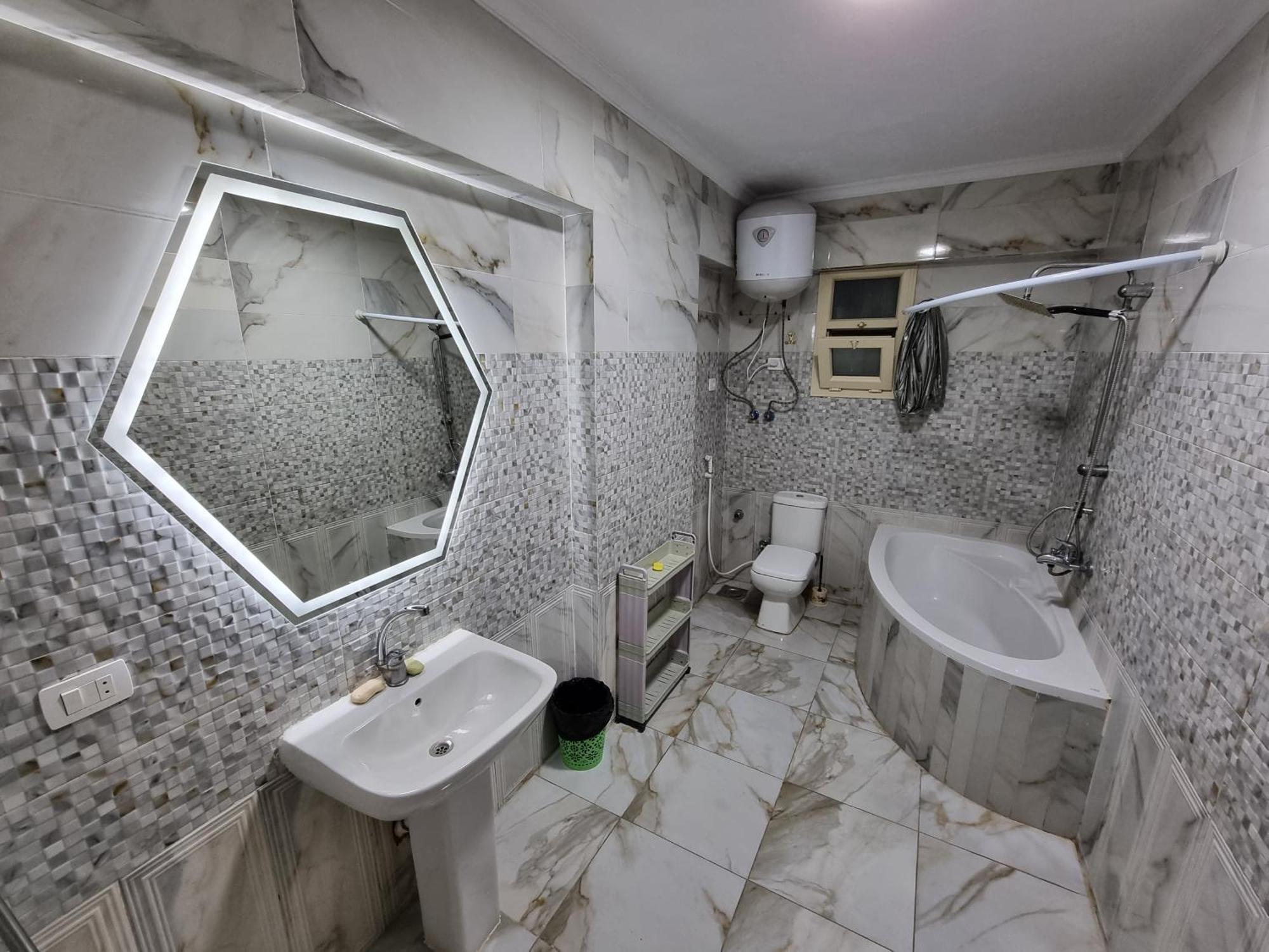 Midpoint Panoramic View - Families Only Apartment *