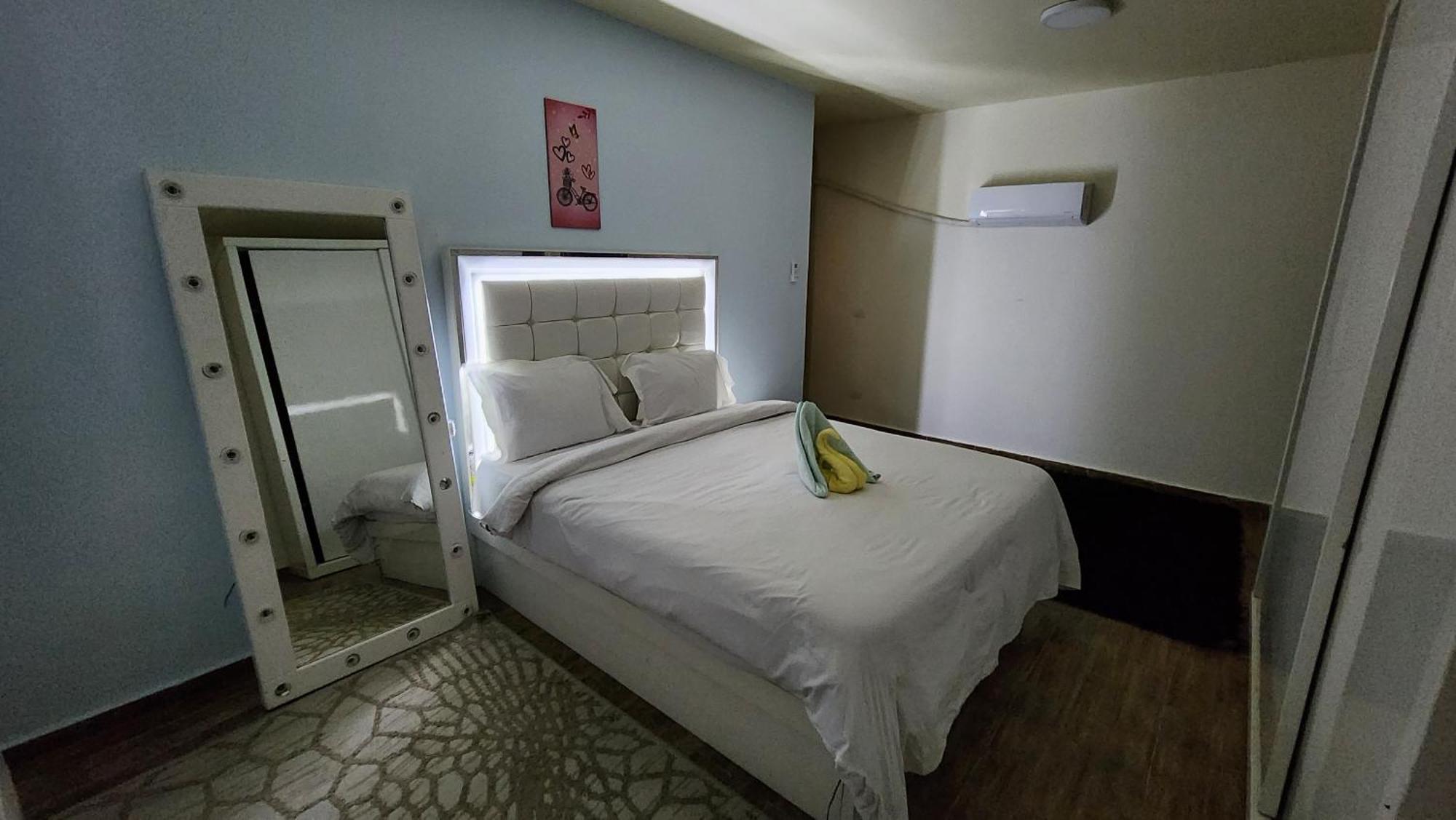 Midpoint Panoramic View - Families Only Apartment