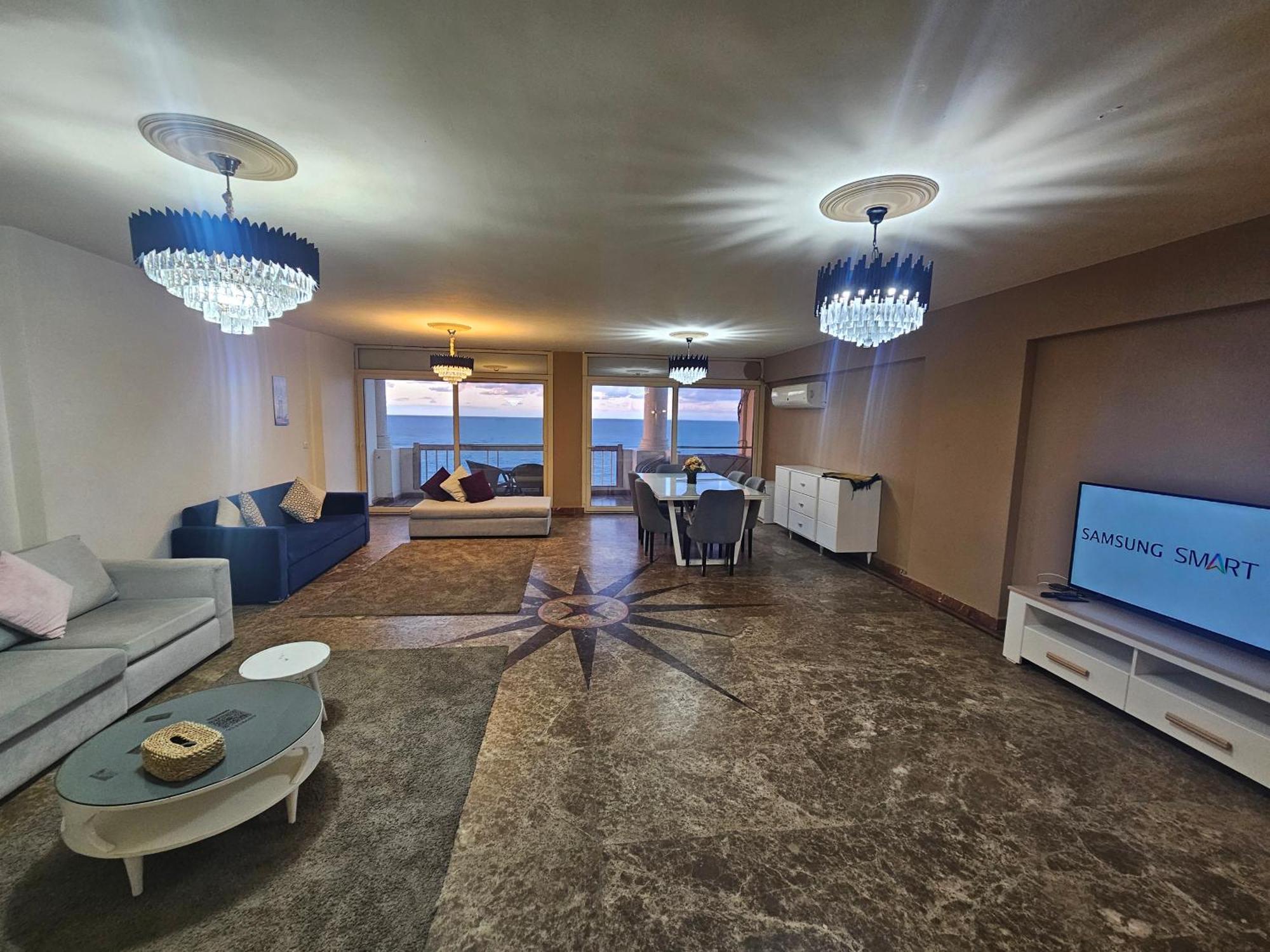 Apartment Midpoint Panoramic View - Families Only *