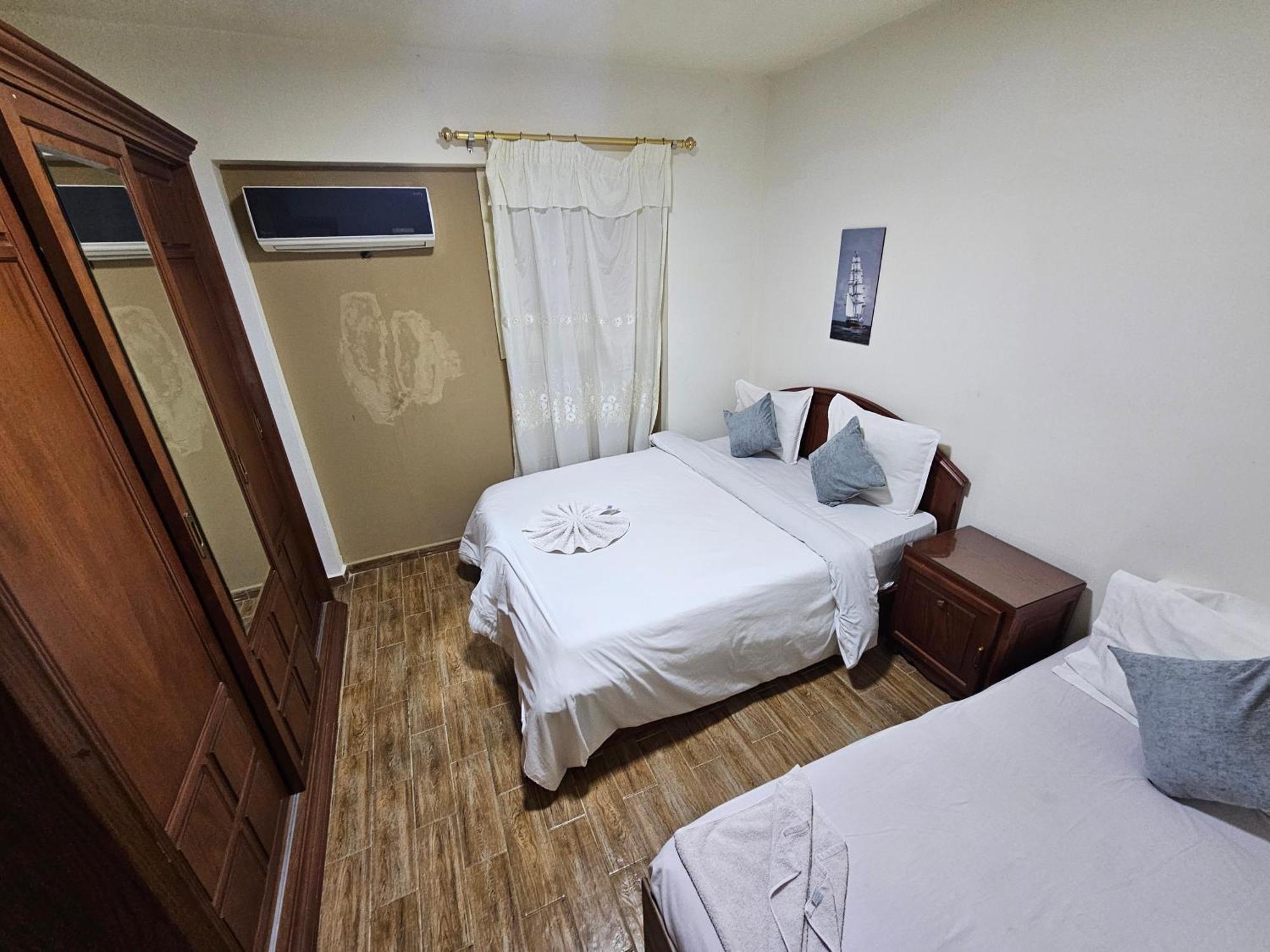 Apartment Midpoint Panoramic View - Families Only