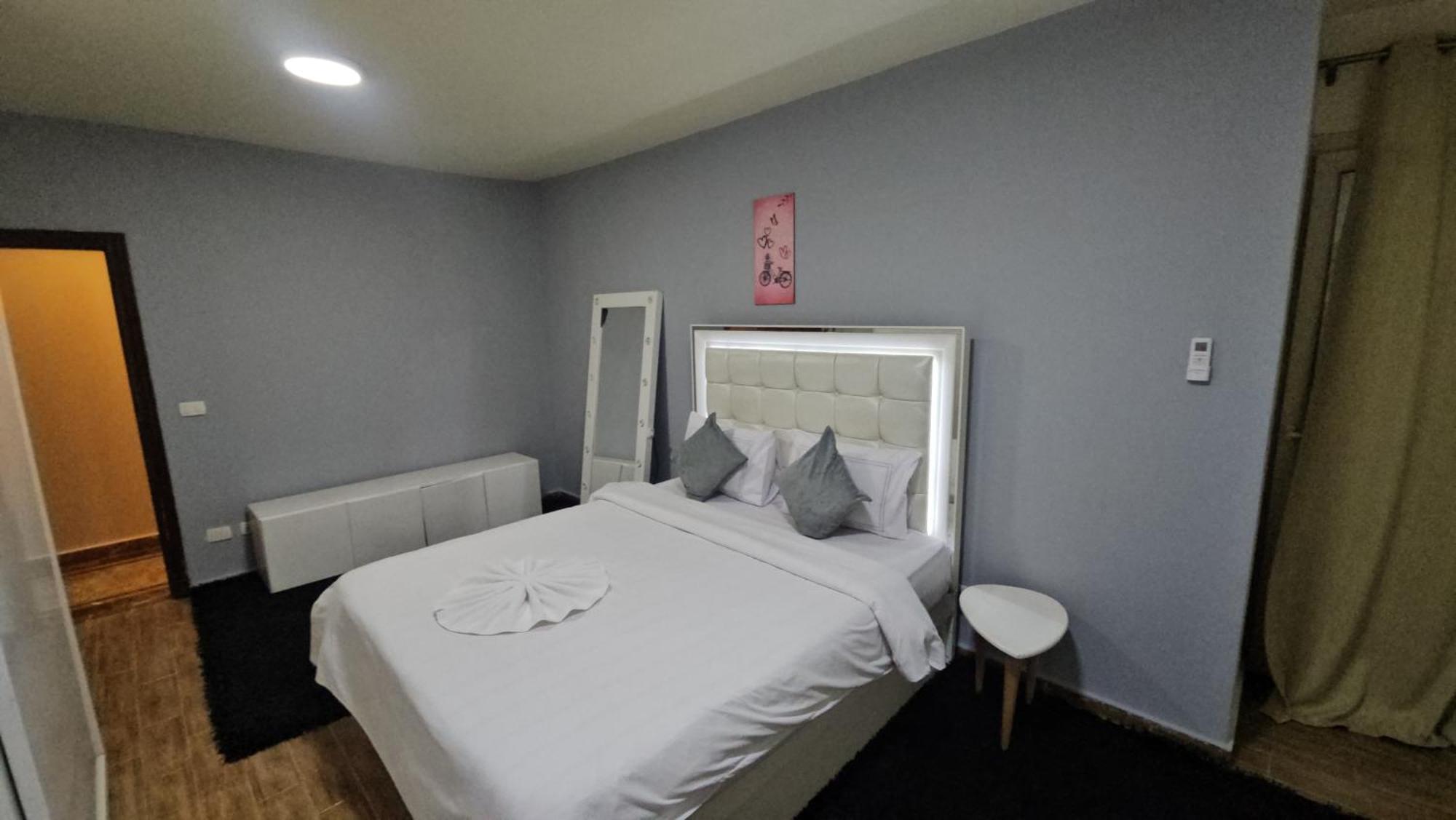 Midpoint Panoramic View - Families Only Alexandria