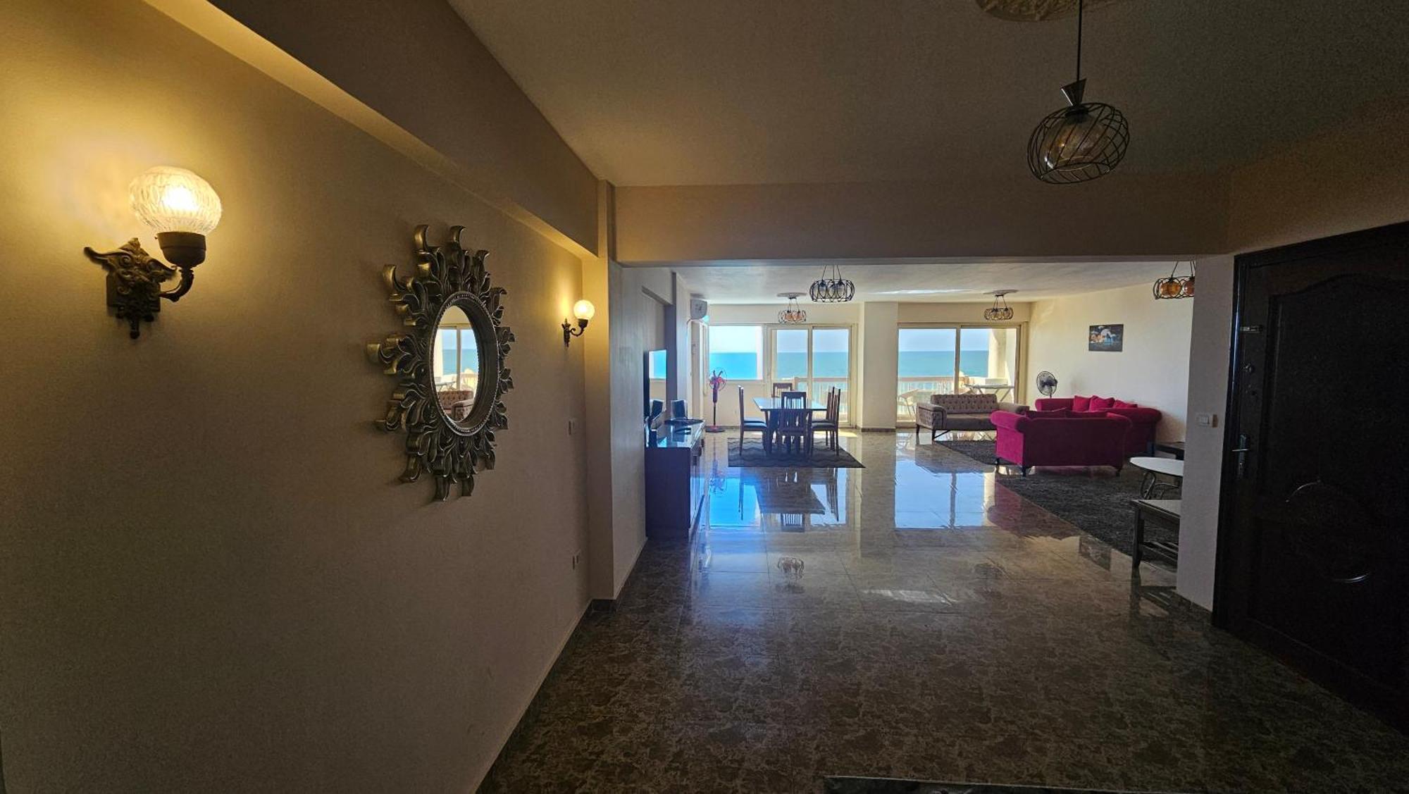 Midpoint Panoramic View - Families Only Apartment
