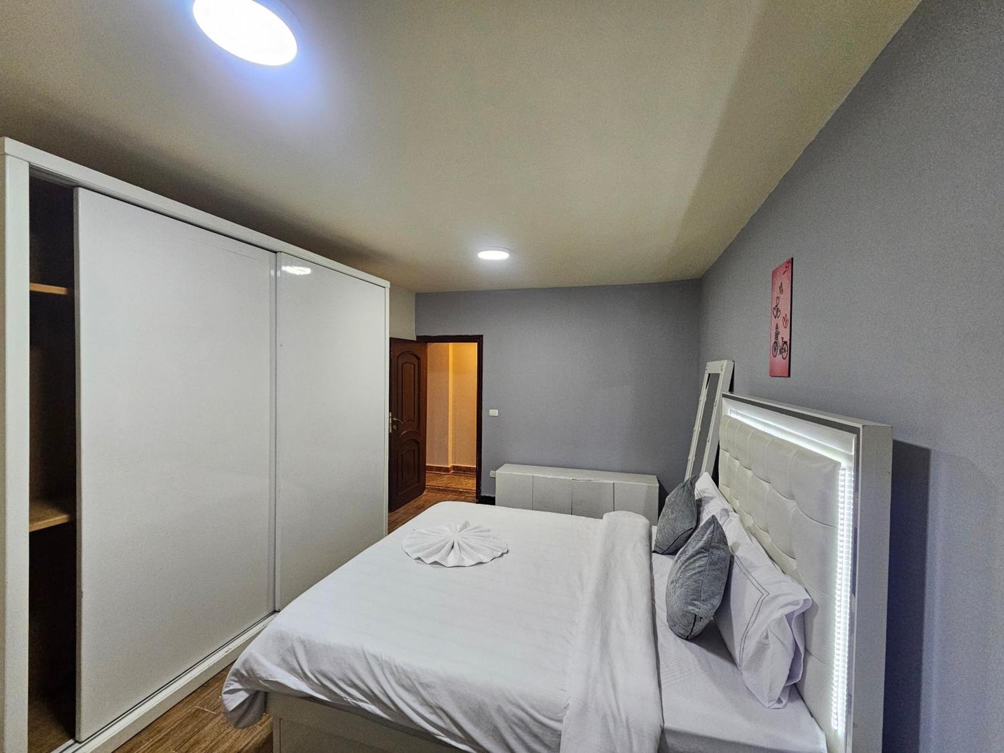 Midpoint Panoramic View - Families Only Apartment