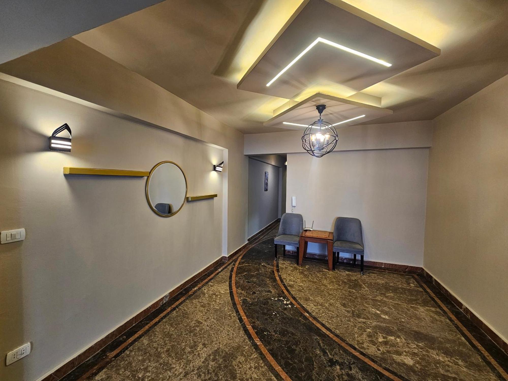 Midpoint Panoramic View - Families Only Apartment *